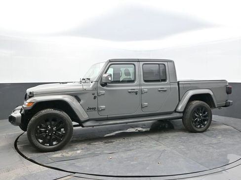 Used 2022 Jeep Gladiator Overland image 2