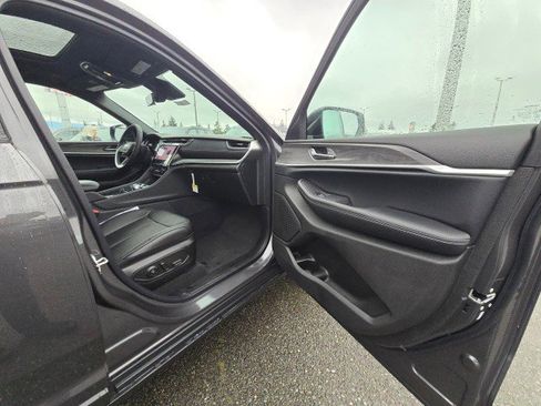 New 2025 Jeep Grand Cherokee Limited image 10