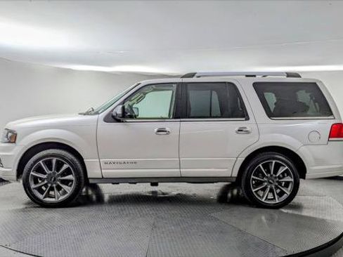 Used 2017 Lincoln Navigator Reserve image 3