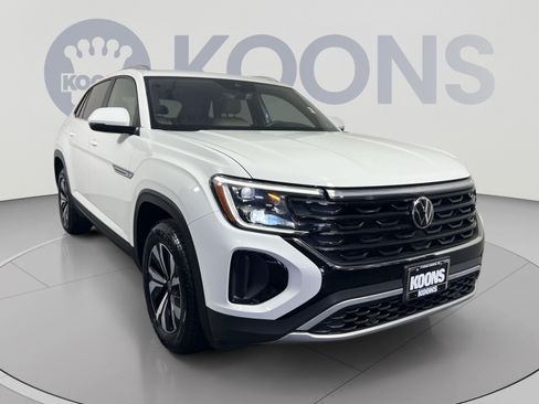 Used 2024 Volkswagen Atlas Cross Sport SE AWD/4WD image 2