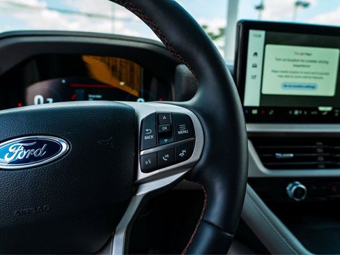 New 2026 Ford Explorer Active RWD image 14