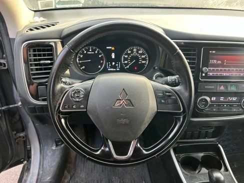 Used 2017 Mitsubishi Outlander SEL AWD/4WD image 16