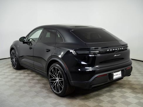 New 2026 Porsche Macan 4 Electric image 3