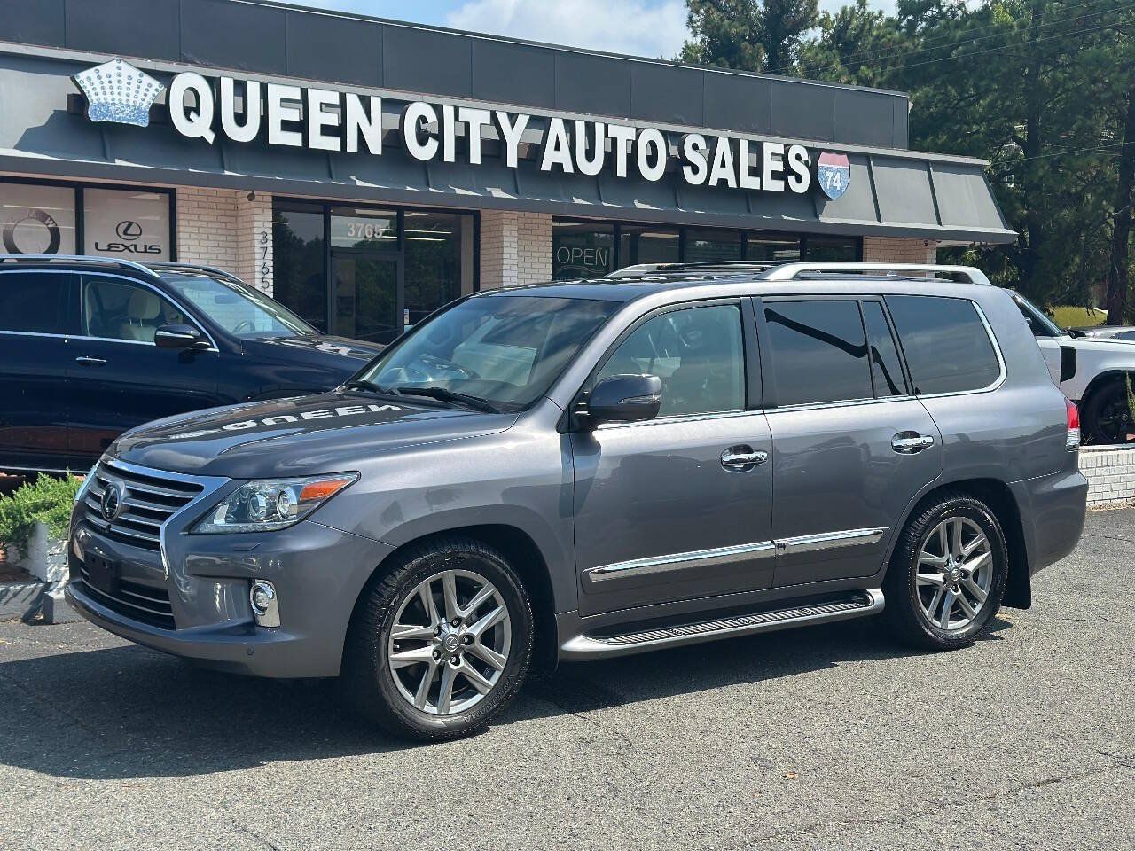 Used 2015 Lexus LX 570 4WD image 1