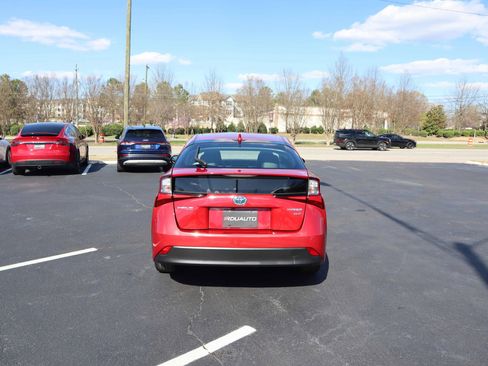 Used 2020 Toyota Prius XLE FWD image 9