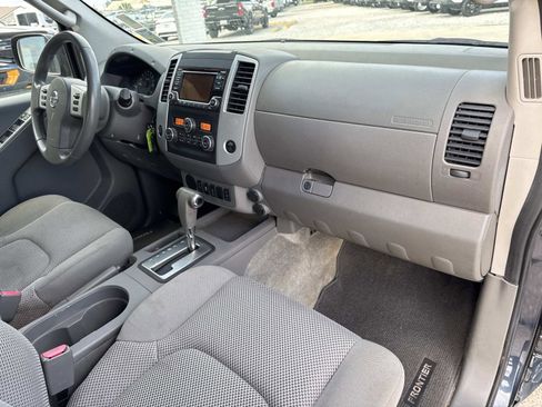 Used 2016 Nissan Frontier SV image 12