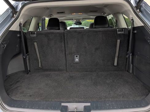 Used 2023 Toyota Highlander XLE FWD image 24