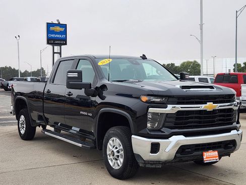 Used 2024 Chevrolet Silverado 2500 LT image 4