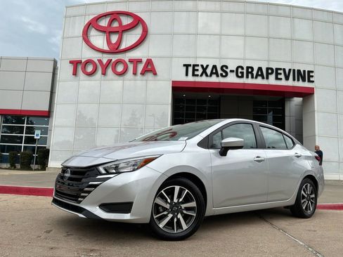 Used 2025 Nissan Versa SV FWD image 2