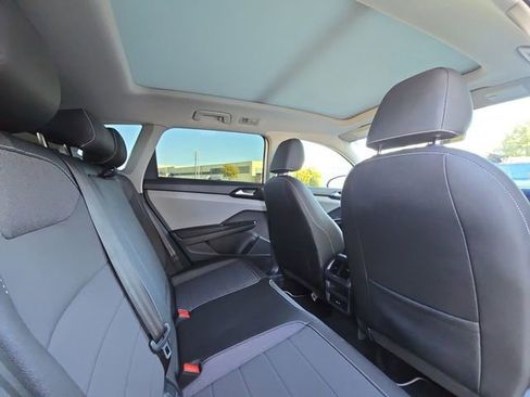 Used 2023 Volkswagen Taos SE w/ Panoramic Sunroof Package image 28