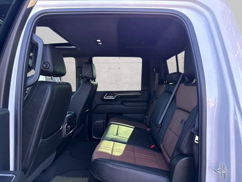 Used 2024 Chevrolet Silverado 2500 High Country w/ High Country Premium Package image 9