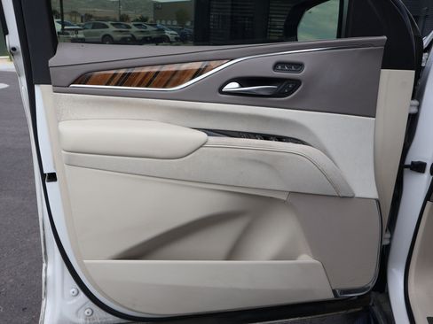 Used 2022 Cadillac Escalade Sport Platinum AWD/4WD image 12