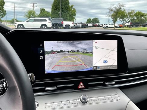 Used 2025 Hyundai Elantra Limited FWD image 18