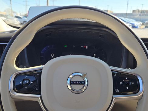 Used 2023 Volvo XC60 B5 Core image 37