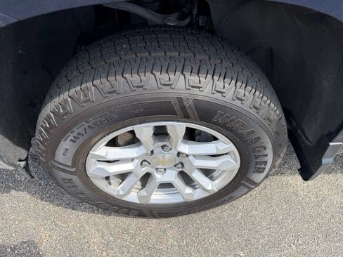 Used 2022 Chevrolet Silverado 1500 LT AWD/4WD image 11