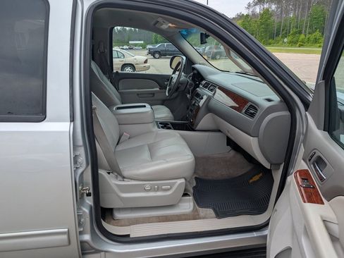 Used 2012 Chevrolet Suburban LT w/ Luxury Package image 15