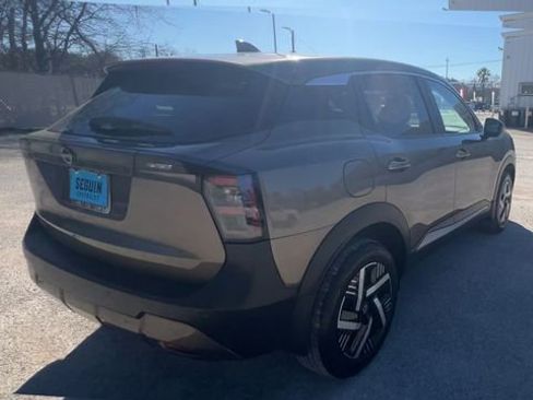 Used 2025 Nissan Kicks SV w/ Charging Package image 8