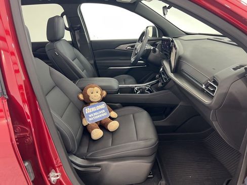 Used 2025 Chevrolet Traverse LT w/ Sun and Wheel Package image 26