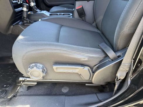 Certified 2022 Jeep Gladiator Sport AWD/4WD image 25
