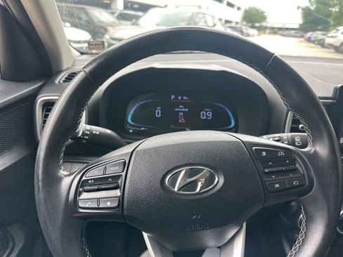 Used 2024 Hyundai Venue SEL image 22