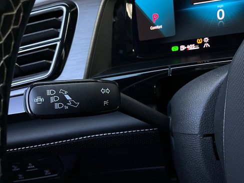 Used 2025 Volkswagen Atlas Cross Sport SE image 37