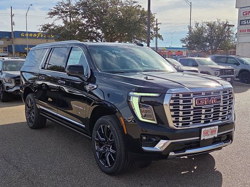 New 2026 GMC Yukon XL Denali w/ Sun & Power Step Package image 5