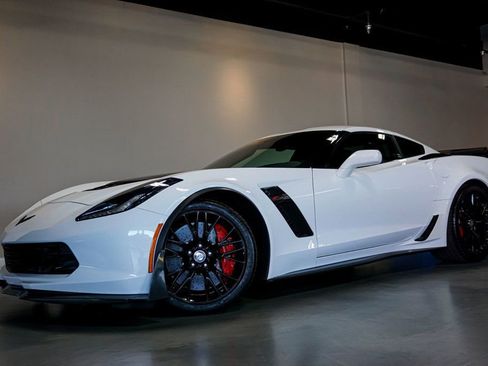 Used 2019 Chevrolet Corvette Z06 w/ Z07 Performance Package image 2