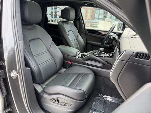 Certified 2023 Porsche Cayenne AWD/4WD image 15