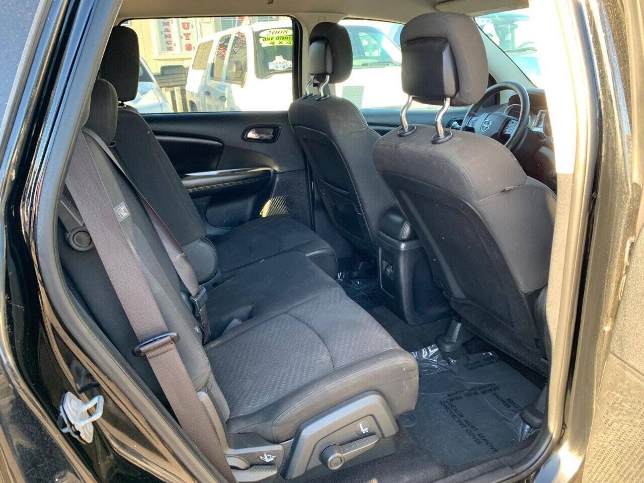 Used 2017 Dodge Journey SXT w/ Comfort/Convenience Group FWD image 13
