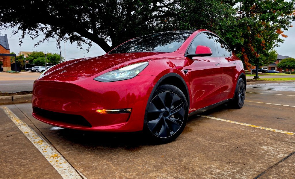 Used 2024 Tesla Model Y Long Range AWD/4WD image 2