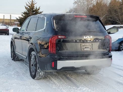 Used 2023 Kia Telluride LX AWD/4WD image 3