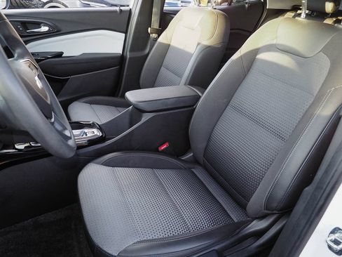 Certified 2024 Chevrolet Trax LT FWD image 22