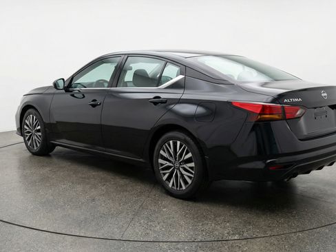 Used 2025 Nissan Altima 2.5 SV image 6