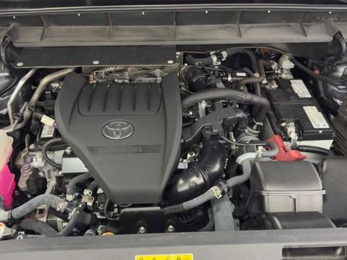 Used 2023 Toyota Highlander XLE FWD image 38