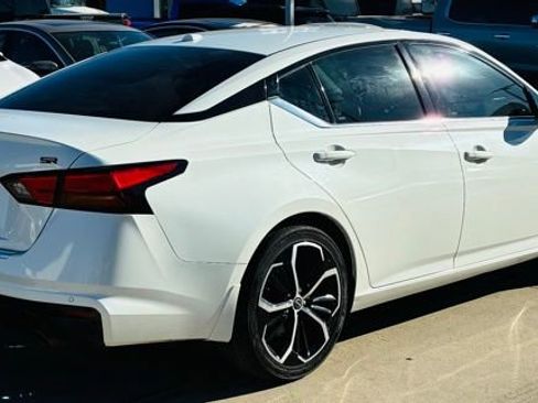 Used 2023 Nissan Altima 2.5 SR image 2