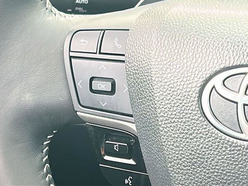 Used 2025 Toyota Camry SE w/ Convenience Package image 19