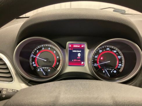 Used 2011 Dodge Journey Mainstreet w/ Popular Equipment Group AWD/4WD image 2