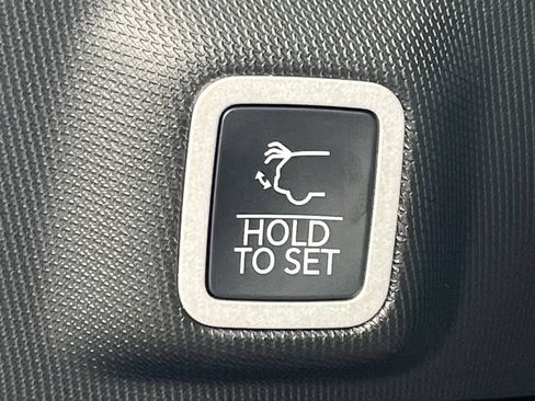 New 2025 Jeep Grand Cherokee Laredo X w/ Luxury Tech Group I AWD/4WD image 27