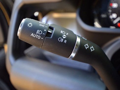 Used 2025 Land Rover Defender 130 V8 AWD/4WD image 47