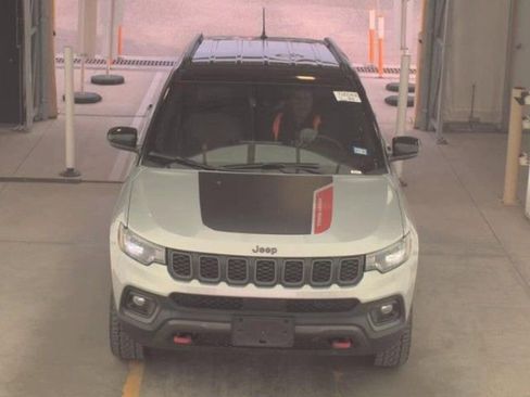 Used 2024 Jeep Compass Trailhawk image 2
