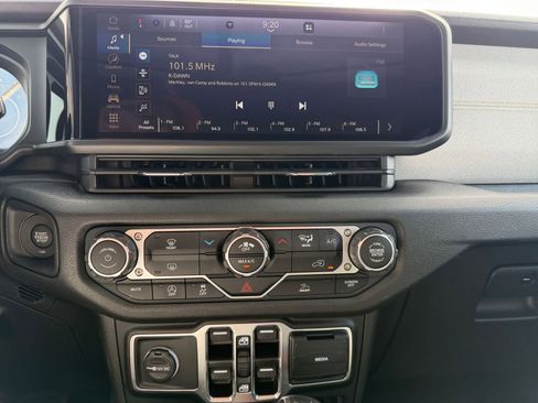 Used 2025 Jeep Wrangler Sport S AWD/4WD image 17