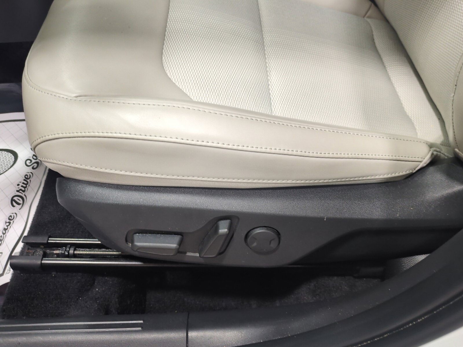 Certified 2024 Kia Niro EX Touring FWD image 17