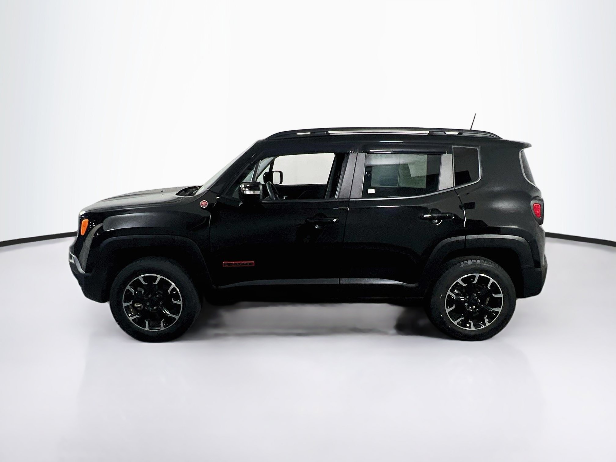 Used 2023 Jeep Renegade Trailhawk w/ Trailhawk Elite Group AWD/4WD image 8