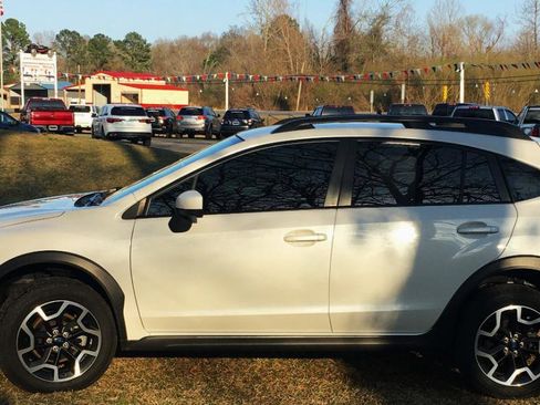 Used 2016 Subaru Crosstrek 2.0i Premium image 3