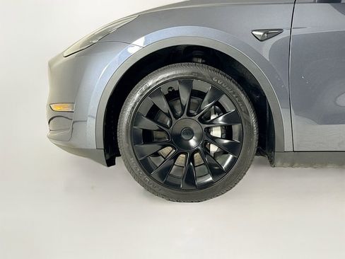 Used 2023 Tesla Model Y 2WD image 27