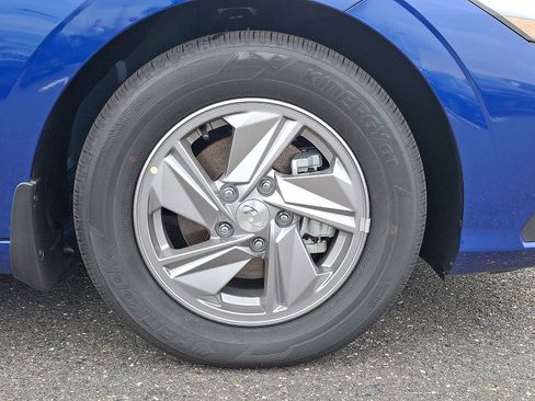 Certified 2025 Hyundai Elantra SE image 8