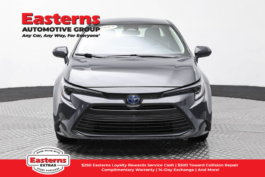 Used 2023 Toyota Corolla LE FWD image 3