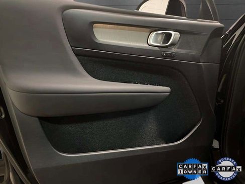 Used 2025 Volvo XC40 B5 Plus image 30