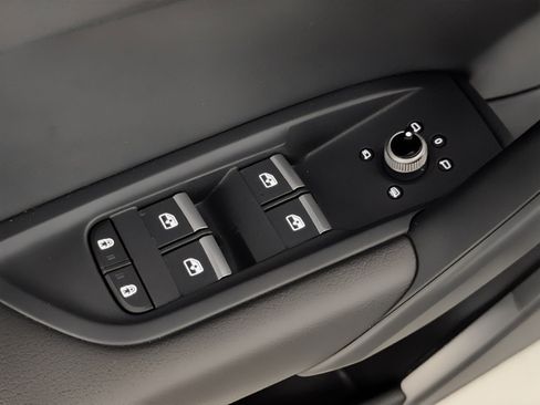 Used 2023 Audi Q5 2.0T Premium w/ Convenience Package image 15