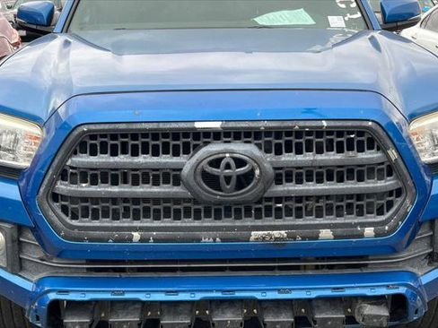 Certified 2017 Toyota Tacoma TRD Off-Road w/ Tow Package AWD/4WD image 12